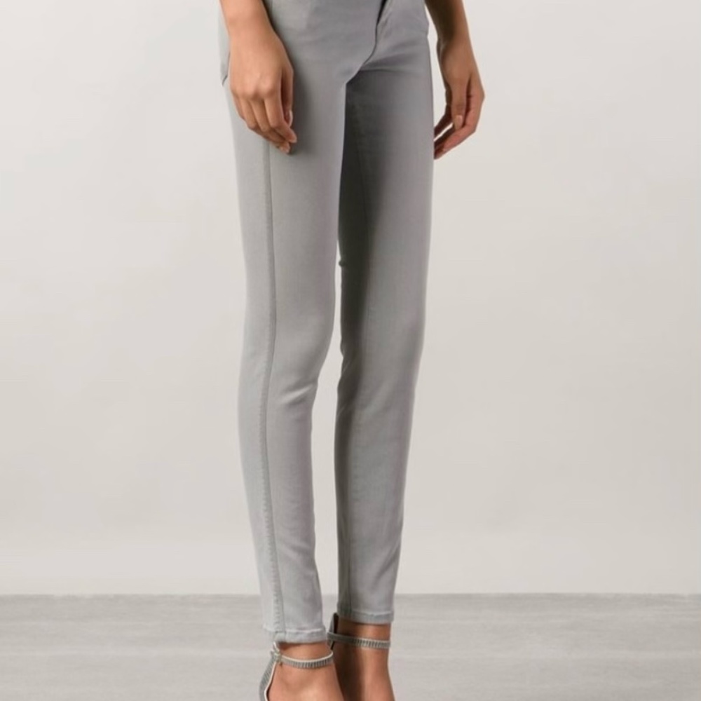 Frame Le High Skinny in Grey - Size 28